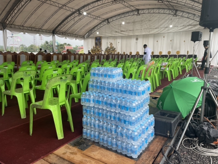 ไฟล์แนบ กปภ.สาขาสุราษฎร์ธานี (พ) สบับสนุนน้ำดื่มแก่ประชาชนในพิธีเชิญพุ่มดอกบัวประดิษฐ์พระราชทาน เนื่องในวันวิสาขบูชา 2569 สุราษฎร์ธานี 