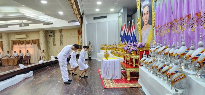 ไฟล์แนบ กปภ.สาขาบ้านโป่ง ร่วมพิธีถวายเครื่องราชสักการะและวางพานพุ่ม และพิธีจุดเทียนถวายพระพรชัยมงคล เนื่องในโอกาสพระราชพิธีมหามงคลเฉลิมพระชนมพรรษา 4 รอบ สมเด็จพระนางเจ้าฯ พระบรมราชินี