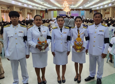 ไฟล์แนบ กปภ.สาขาบ้านโป่ง ร่วมพิธีถวายเครื่องราชสักการะและวางพานพุ่ม และพิธีจุดเทียนถวายพระพรชัยมงคล เนื่องในโอกาสพระราชพิธีมหามงคลเฉลิมพระชนมพรรษา 4 รอบ สมเด็จพระนางเจ้าฯ พระบรมราชินี