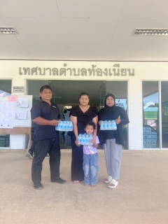 ไฟล์แนบ กปภ.สาขาขนอม  มอบน้ำดื่มบรรจุขวดตราสัญลักษณ์ กปภ. ให้กับสำนักงานเทศบาลตำบลท้องเนียน อำเภอขนอม จังหวัดนครศรีธรรมราช