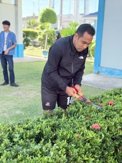 ไฟล์แนบ กปภ.สาขาสามพราน ร่วมกิจกรรมตัดหญ้าและตัดแต่งกิ่งไม้ ปรับปรุงภูมิทัศน์รอบสำนักงาน