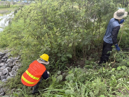 ไฟล์แนบ การประปาส่วนภูมิภาคสาขาเพชรบุรี ร่วมกันกำจัดวัชพืชแหล่งน้ำดิบสถานีสูบน้ำแรงต่ำและปรับภูมิทัศน์รอบสถานีผลิตน้ำ