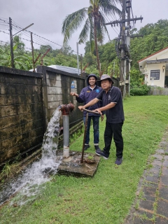 ไฟล์แนบ กปภ.สาขาภูเก็ต นำทีมลงพื้นที่ดำเนินการระบายตะกอนในเส้นท่อจ่ายน้ำ (Blow off)