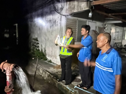 ไฟล์แนบ กปภ.สาขาพนัสนิคม ดำเนินการระบายตะกอนผ่าน หัวดับเพลิง (Fire Hydrant Flushing) ตรวจสอบมาตรวัดน้ำ ในพื้นที่บริการที่มีลูกค้าหรือผู้ใช้น้ำอาศัยอยู่ พื้นที่ หมู่บ้านเอื้ออาทรท่าบุญมี  ตลาดสามแยก  ตลาดเกาะโพธิ์  ต.ท่าบุญมี  ต.เกาะจันทร์ จ.ชลบุรี 