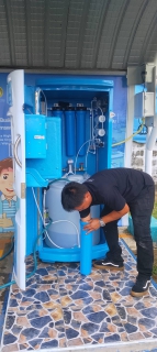 ไฟล์แนบ กปภ.สาขากาญจนบุรี บำรุงรักษา, เปลี่ยนไส้กรองน้ำ และทำความสะอาดตู้กดน้ำดื่มสะอาดบริการประชาชน เพื่อให้บริการน้ำดื่มสะอาดฟรี โดยมีวัตถุประสงค์ในการพัฒนาคุณภาพชีวิตประชาชน ณ สำนักงาน กปภ.สาขากาญจนบุรี 
