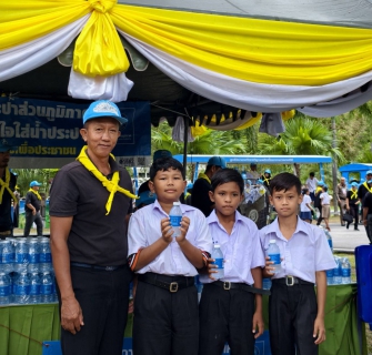 ไฟล์แนบ กปภ.สาขานราธิวาส สนับสนุนน้ำดื่มตราสัญลักษณ์ กปภ. ร่วมกิจกรรมจิตอาสาพระราชทาน เนื่องในโอกาสวันเฉลิมพระชนมพรรษา พระบาทสมเด็จพระเจ้าอยู่หัว 28 กรกฎาคม 2569 