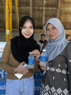 ไฟล์แนบ กปภ.สาขานราธิวาส สนับสนุนน้ำดื่มตราสัญลักษณ์ กปภ. ร่วมโครงการจังหวัดเคลื่อนที่ บำบัดทุกข์ บำรุงสุข สร้างรอยยิ้มให้ประชาชน