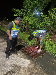 ไฟล์แนบ กปภ.สาขาตะกั่วป่า ดำเนินงานตามแผนบริหารจัดการน้ำสูญเสียเชิงรุก ทำ Step Test ลงพื้นที่เดินเท้าหาท่อแตกรั่ว พร้อมซ่อมปิดจุด เพื่อลดการเกิดน้ำสูญเสีย
