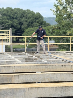 ไฟล์แนบ กปภ.สาขากาญจนบุรี ทำกิจกรรมล้างถังตกตะกอนหมายเลข 2 โรงกรองน้ำขนาด 600 ลบ.ม./ชม. และทำความสะอาดพื้นที่บนถังน้ำใส สถานีผลิตน้ำแม่ข่ายกาญจนบุรี