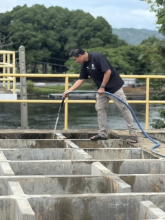 ไฟล์แนบ กปภ.สาขากาญจนบุรี ทำกิจกรรมล้างถังตกตะกอนหมายเลข 2 โรงกรองน้ำขนาด 600 ลบ.ม./ชม. และทำความสะอาดพื้นที่บนถังน้ำใส สถานีผลิตน้ำแม่ข่ายกาญจนบุรี