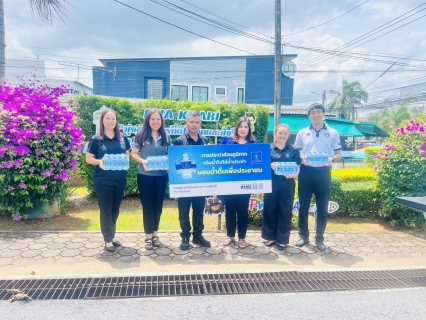ไฟล์แนบ การประปาส่วนภูมิภาคสาขากระบี่ มอบน้ำดื่มบรรจุขวดตราสัญลักษณ์ กปภ. ในกิจกรรมส่งน้ำใจให้น้ำดื่ม สนับสนุนใช้กิจกรรมพิธีมอบวัสดุอุปกรณ์การประกอบอาชีพแก่ครัวเรือนยากจนเป้าหมาย ระหว่างกรมการพัฒนาชุมชน กับมูลนิธิป่อเต็กตึ๊ง ณ ห้องประชุมวิทยาลัยสารพัดช่างกระบี่ 