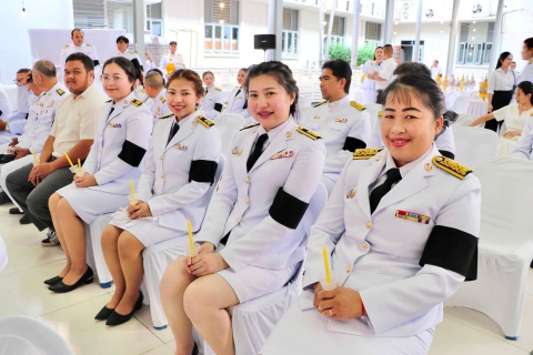 ไฟล์แนบ กปภ.สาขาสมุทรสาคร (พ) ร่วมพิธีถวายเครื่องราชสักการะและวางพานพุ่ม และพิธีจุดเทียนถวายพระพรชัยมงคล เนื่องในโอกาสวันเฉลิมพระชนมพรรษา พระบาทสมเด็จพระเจ้าอยู่หัว