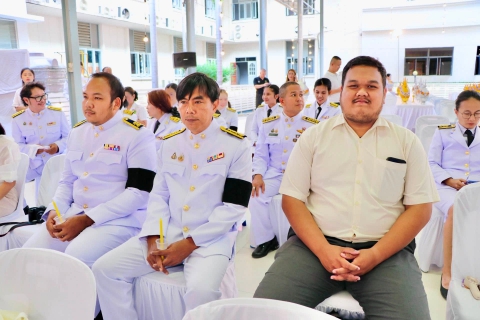 ไฟล์แนบ กปภ.สาขาสมุทรสาคร (พ) ร่วมพิธีถวายเครื่องราชสักการะและวางพานพุ่ม และพิธีจุดเทียนถวายพระพรชัยมงคล เนื่องในโอกาสวันเฉลิมพระชนมพรรษา พระบาทสมเด็จพระเจ้าอยู่หัว