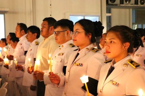 ไฟล์แนบ กปภ.สาขาสมุทรสาคร (พ) ร่วมพิธีถวายเครื่องราชสักการะและวางพานพุ่ม และพิธีจุดเทียนถวายพระพรชัยมงคล เนื่องในโอกาสวันเฉลิมพระชนมพรรษา พระบาทสมเด็จพระเจ้าอยู่หัว