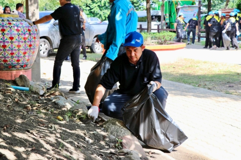 ไฟล์แนบ กปภ.สาขาสมุทรสาคร (พ) ร่วมกิจกรรมจิตอาสาพัฒนาปรับปรุงภูมิทัศน์ศาสนสถาน เนื่องในโอกาสวันเฉลิมพระชนมพรรษา พระบาทสมเด็จพระเจ้าอยู่หัว