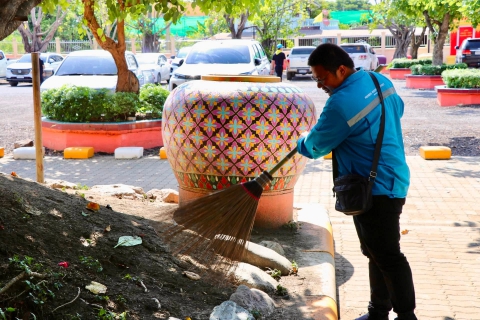 ไฟล์แนบ กปภ.สาขาสมุทรสาคร (พ) ร่วมกิจกรรมจิตอาสาพัฒนาปรับปรุงภูมิทัศน์ศาสนสถาน เนื่องในโอกาสวันเฉลิมพระชนมพรรษา พระบาทสมเด็จพระเจ้าอยู่หัว