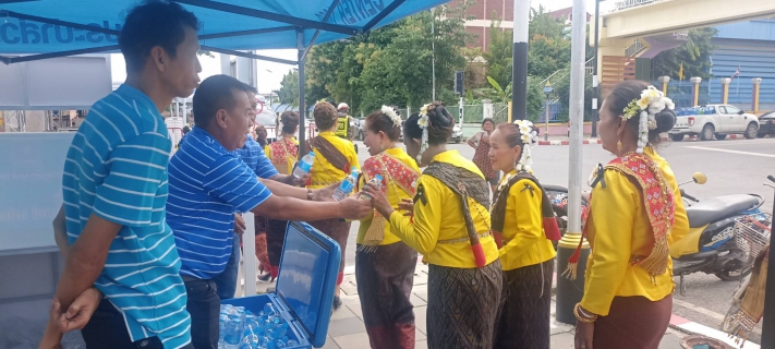 ไฟล์แนบ กปภ.สาขามหาสารคาม สนับสนุนน้ำดื่มตราสัญลักษณ์ กปภ. งานเฉลิมฉลองเมืองมหาสารคาม เนื่องในโอกาส ครบรอบ 161 ปี 