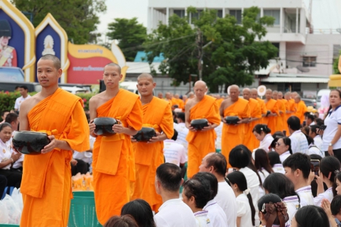 ไฟล์แนบ กปภ.สาขาคลองหลวง (พ) เข้าร่วมพิธีทำบุญตักบาตรพระสงฆ์ 123 รูป เนื่องในโอกาสครบรอบ 122 ปี การก่อตั้งอำเภอคลองหลวง