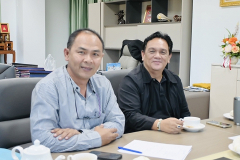 ไฟล์แนบ  ร่วมประชุมหารือกับ ว่าที่ร้อยตรีณัฐพงษ์ ภูมิมาตร นายกเทศมนตรีตำบลโคกหล่อ และ นายบุญโชค อินทอง ผู้อำนวยการกองช่าง เทศบาลตำบลโคกหล่อ ณ ห้องรับรองเทศบาลตำบลโคกหล่อ การประชุมดังกล่าวจัดขึ้นเพื่อหารือแนวทางและวางแผน การขยายเขตการให้บริการน้ำประปาให้ครอบคลุมและทั่วถึงพื้นที่ตำบลโคกหล่อ