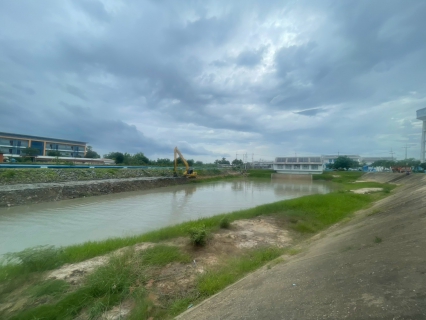 ไฟล์แนบ การประปาส่วนภูมิภาคสาขาเพชรบุรี ดำเนินการขุดตักตะกอนดินและกำจัดวัชพืชในคลองชักน้ำ โดยได้รับการสนับสนุนเรือโป๊ะแม็คโคร จากองค์การบริหารส่วนจังหวัดเพชรบุรี