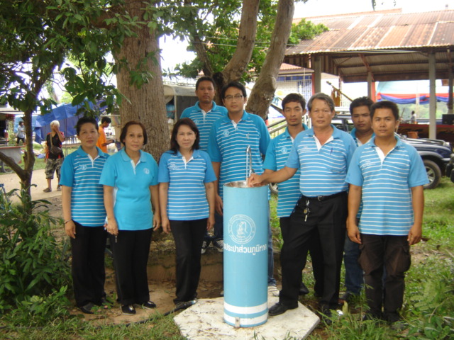 กปภ.สาขาพิบูลมังสาหารสนับสนุนแท่นน้ำดื่มภาคสนามงานแข่งเรือยาวประจำปี 2555 วัดโพธิ์ตาก