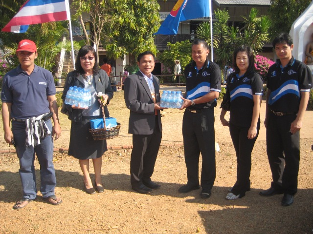 กปภ.สาขาเขมราฐมอบน้ำดื่มบรรจุขวดสนับสนุนหน่วยงานในท้องถิ่น