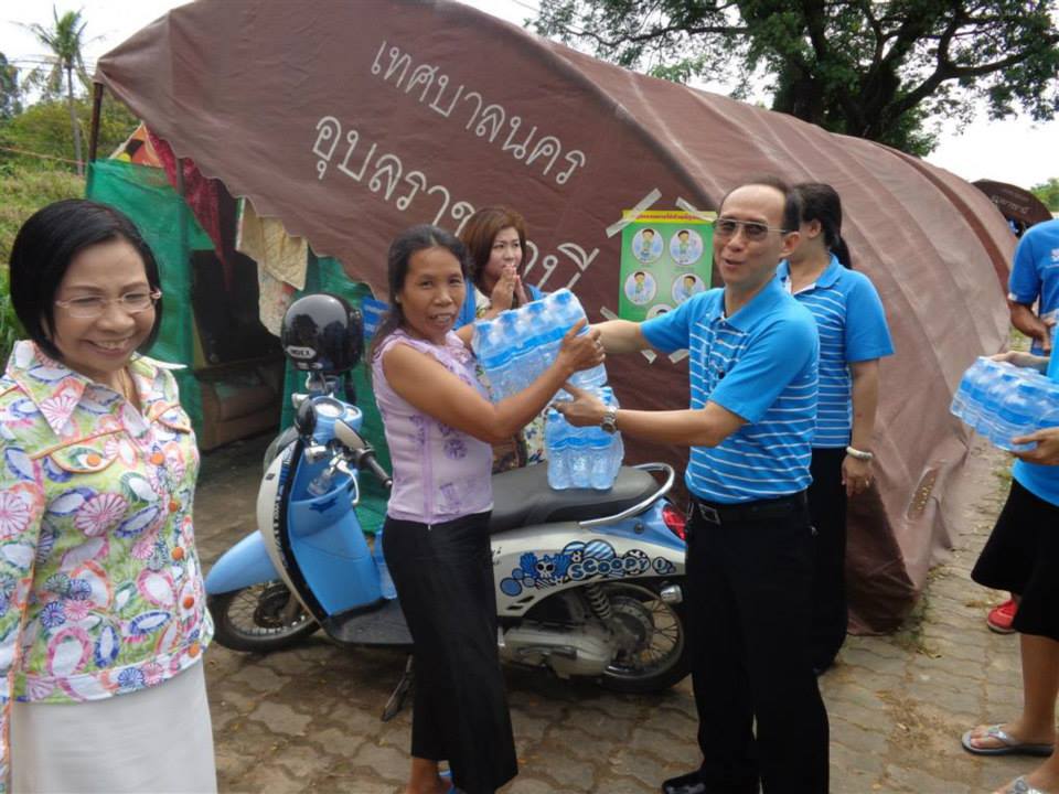 กปภ.สาขาอุบลราชธานีสนับสนุนน้ำดื่มเคียงข้างผู้ประสบภัยน้ำท่วม