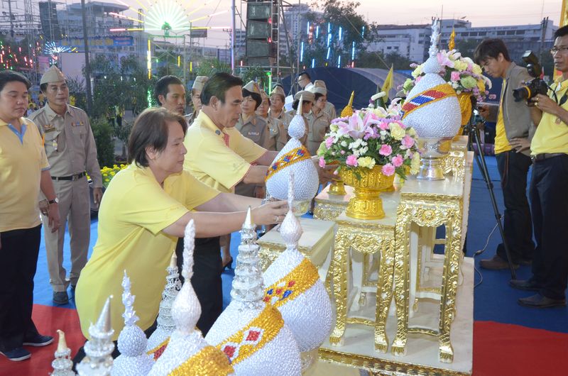 กปภ.สาขารังสิต(พ) เข้าร่วมพิธีถวายเครื่องราชสักการะและจุดเทียนชัยถวายพระพร วันที่ ๕ ธันวาคม ๒๕๕๖