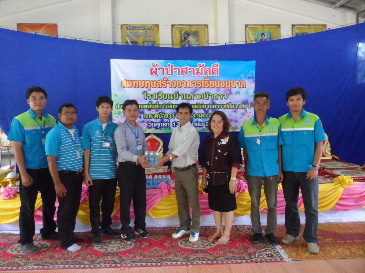 กปภ.สาขาสีคิ้วมอบน้ำดื่มสนับสนุนกิจกรรมผ้าป่าสามัคคี