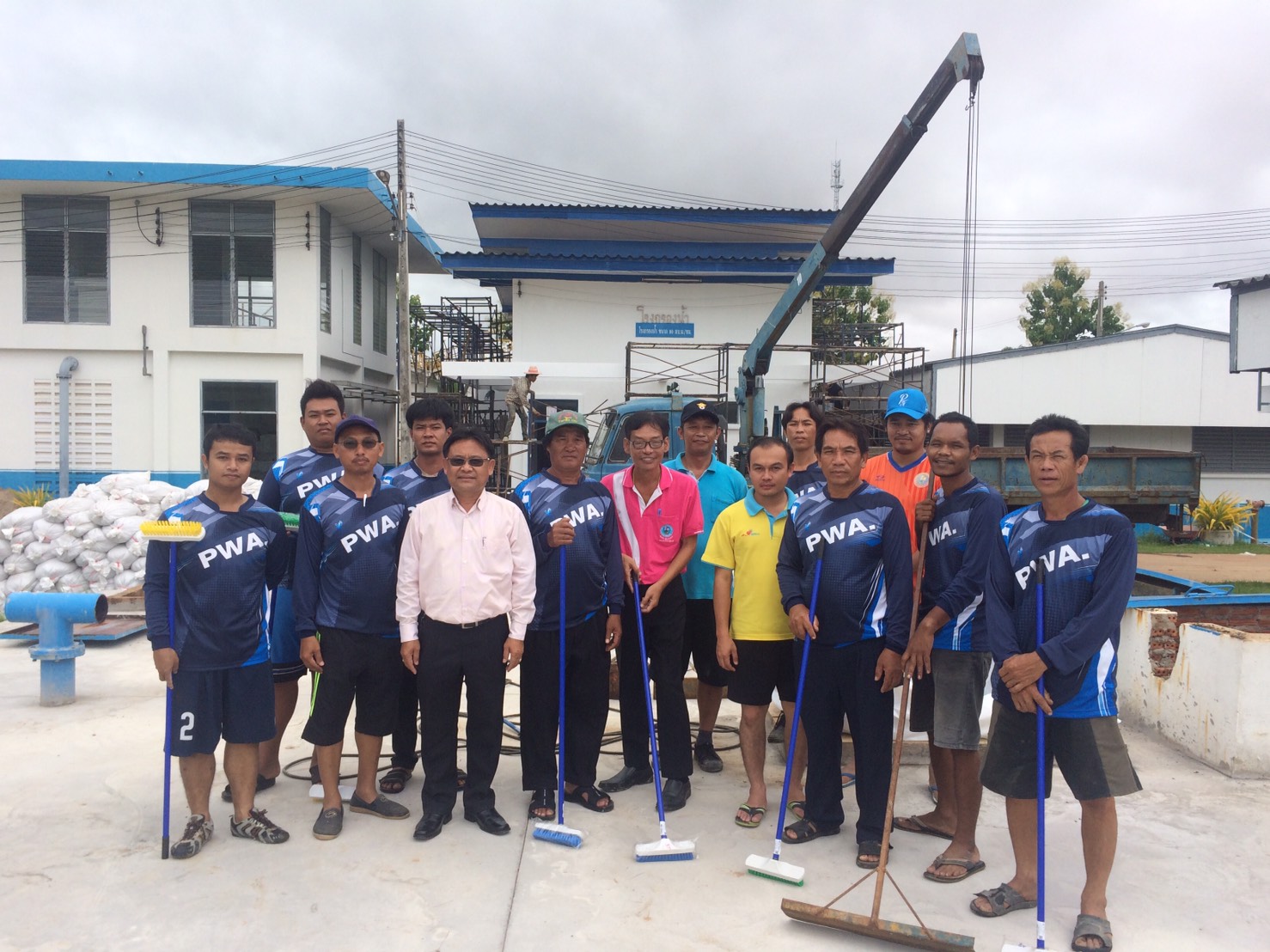 การประปาส่วนภูมิภาค สาขาธาตุพนมร่วมแรงร่วมใจล้างถังน้ำใส ตามโครงการ WSP