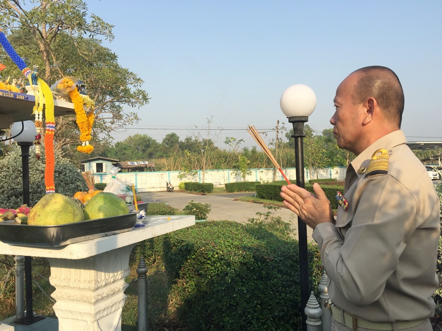 กปภ.สาขาปทุมธานี จัดพิธีไหว้ศาลพระภูมิประจำสำนักงานการประปา สาขาปทุมธานี เพื่อความเป็นศิริมงคล ในการดำเนินชีวิตและการทำงาน ประจำปี พ.ศ. 2560