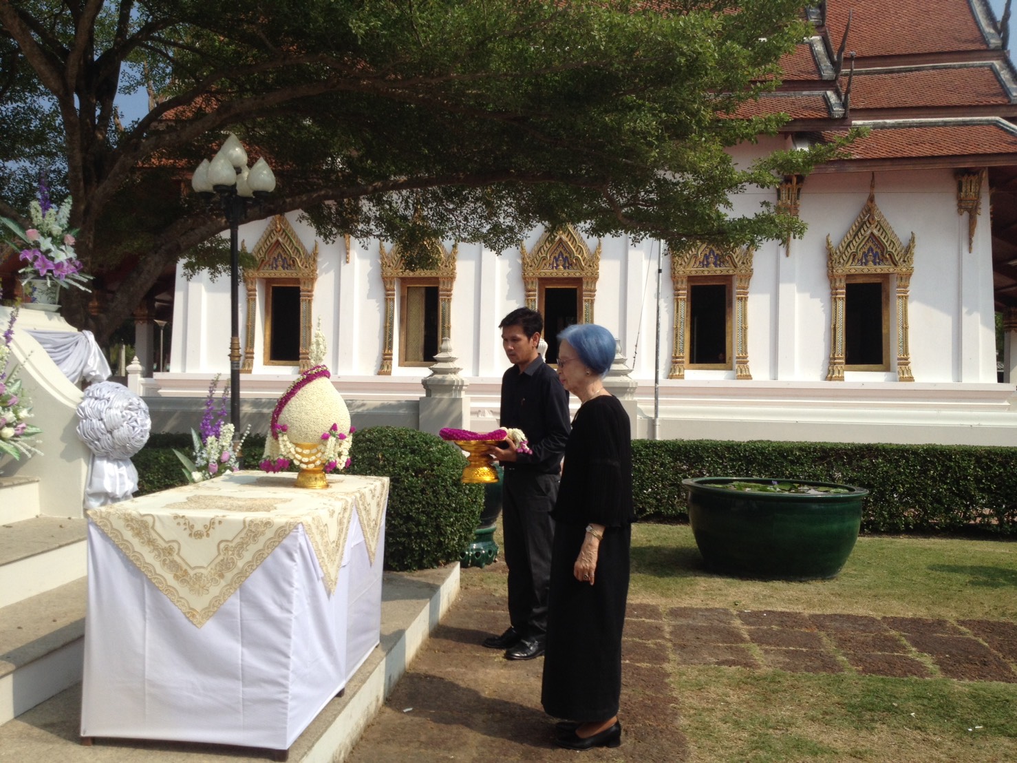 กปภ.สาขาสมุทรสงคราม เข้าร่วมพิธีถวายบังคมพระบรมราชานุสาวรีย์ พระบาทสมเด็จพระพุทธเลิศหล้านภาลัย ประจำปี 2560