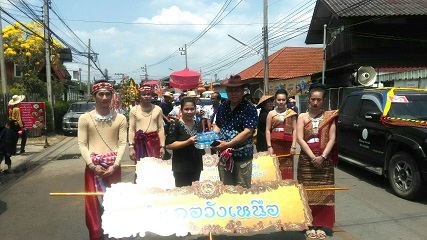 เข้าร่วมขบวนแห่งานสลุงหลวง ซึ่งเป็นงานประจำปีของจังหวัดลำปาง