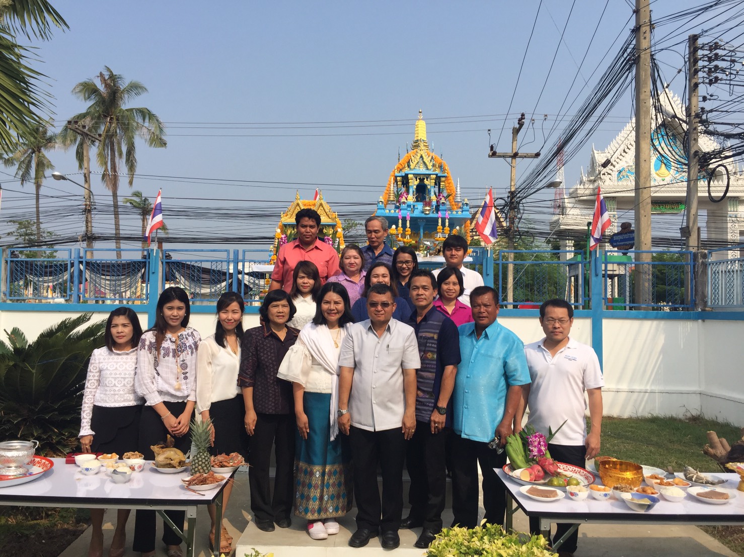 กปภ.สาขาสมุทรสงคราม จัดพิธีตั้งศาลพระภูมิ เจ้าที่ ทำบุญสำนักงาน พร้อมกับสืบสานประเพณีสงกรานต์