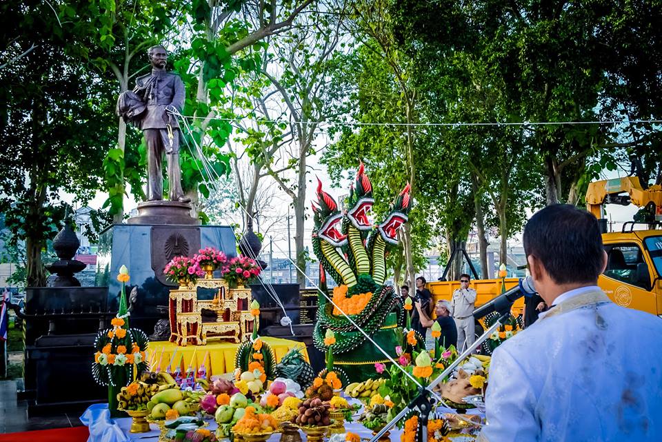 สาขาบ้านฉาง ร่วมพิธีอัญเชิญพระบรมรูป ร.๕ พร้อมสนับสนุนน้ำดื่มเพื่อใช้ในกิจกรรม