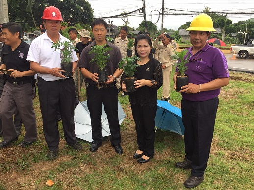 เข้าร่วมกิจกรรมปลูกดอกดาวเรืองเพื่อถวายเป็นพระราชกุศลแด่พระบาทสมเด็จพระเจ้าอยู่หัว รัชกาลที่ 9