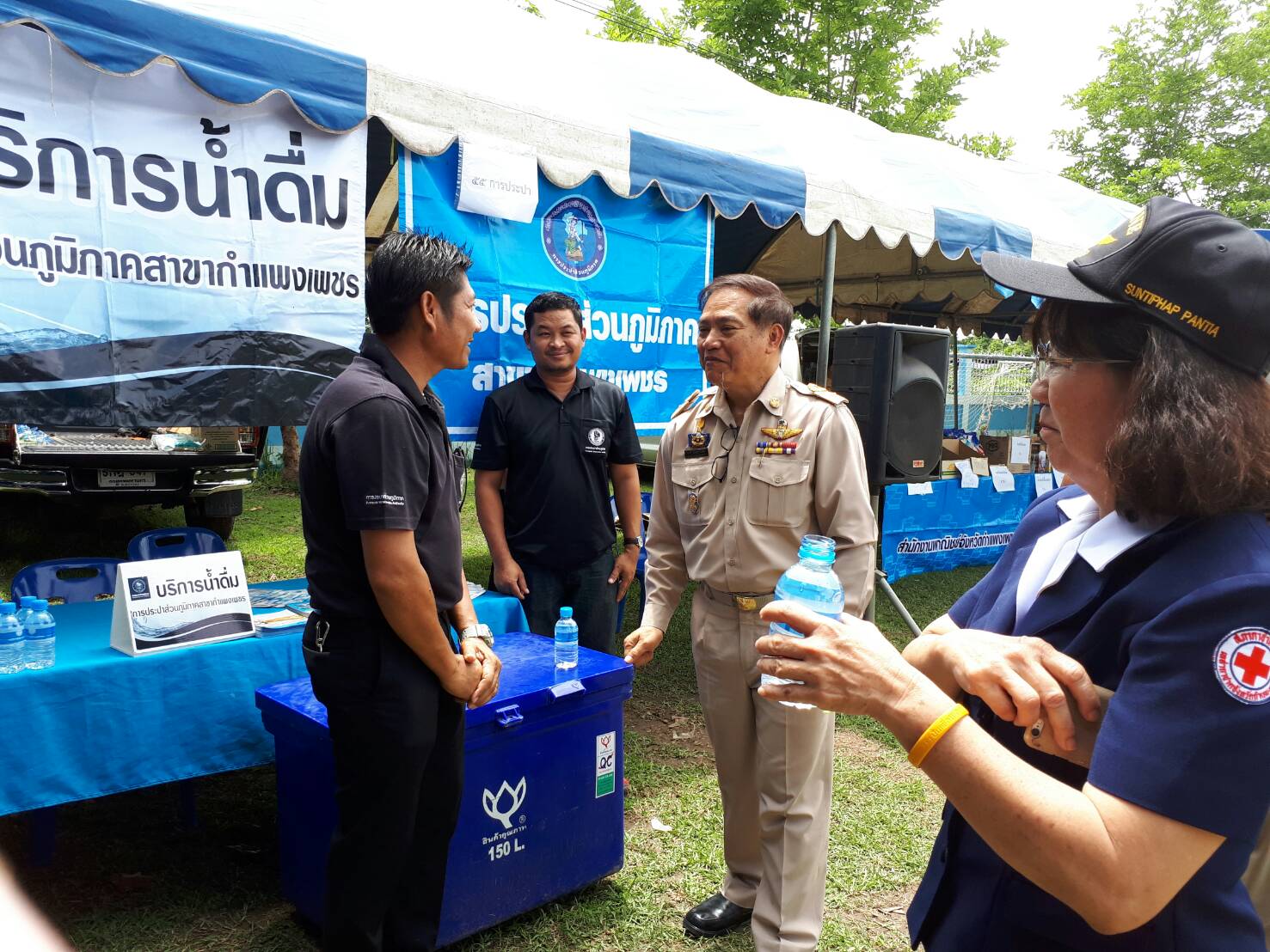 กปภ.สาขากำแพงเพชร มอบน้ำดื่มบรรจุขวดตราสัญลักษณ์ กปภ.จำนวน 2,040 ขวด ในโครงการ "หน่วยบำบัดทุกข์ บำรุงสุข สร้างรอยยิ้มให้ประชาชน