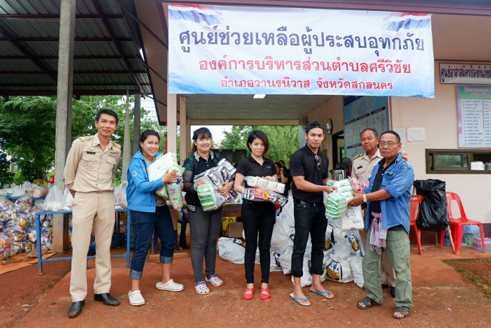 กปภ.ข.๗ มอบน้ำดื่มเพื่อช่วยเหลือผู้ประสบอุทกภัย ในพื้นที่ จ.สกลนคร