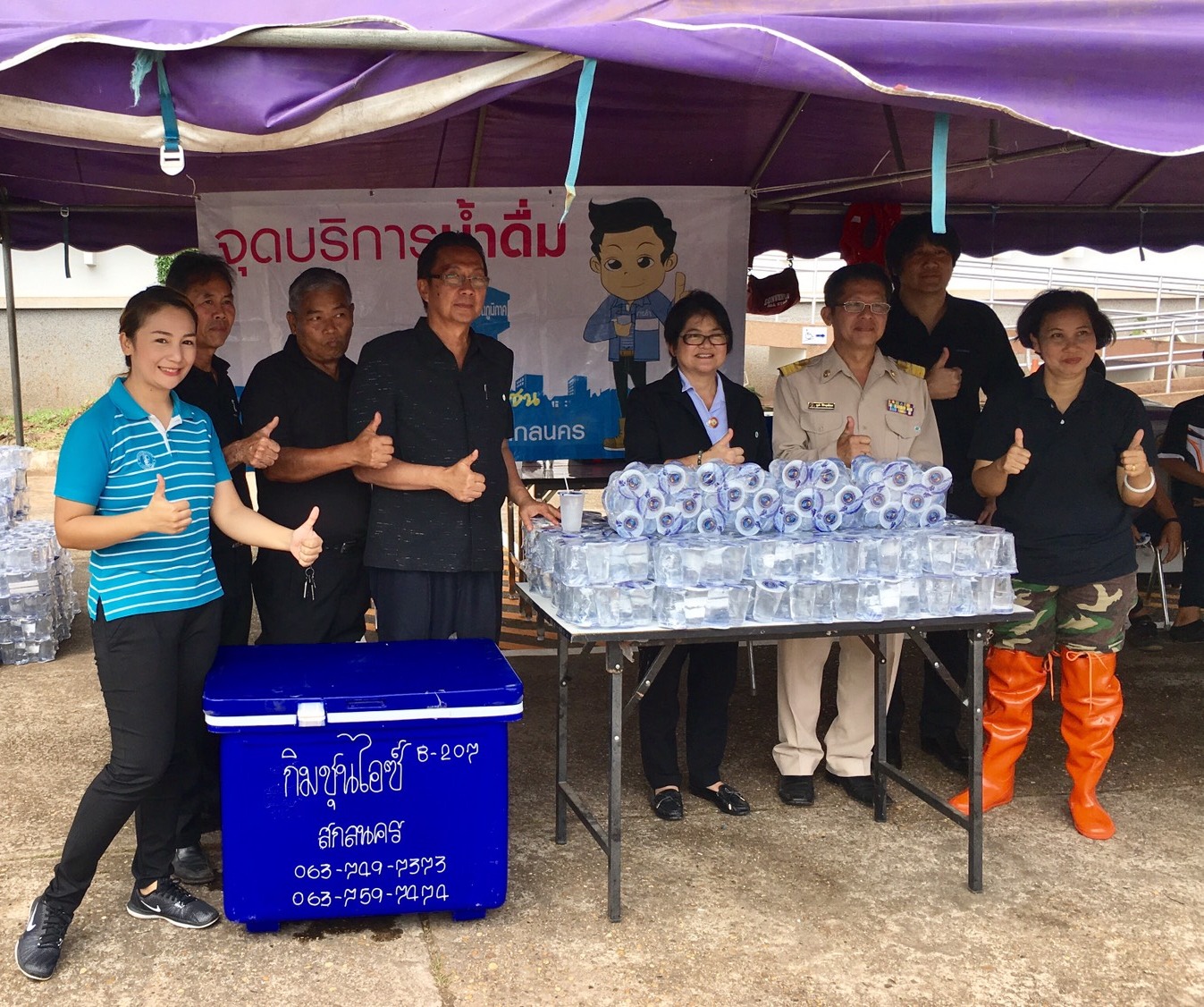 รองผู้ว่าการ (ปฏิบัติการ ๒) ร่วมให้การต้อนรับนายกรัฐมนตรี ในโอกาสลงพื้นที่ตรวจเยี่ยมผู้ประสบอุทกภัยในพื้นที่ จ.สกลนคร