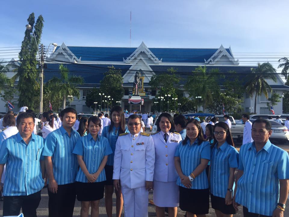 กปภ.สาขาสมุทรสงคราม ร่วมทำพิธีทำบุญตักบาตรและร่วมพิธีลงนามถวายพระพรชัยมงคล เนื่องในโอกาสวันเฉลิมพระชนมพรรษา 85 พรรษา 12 สิงหาคม 2560