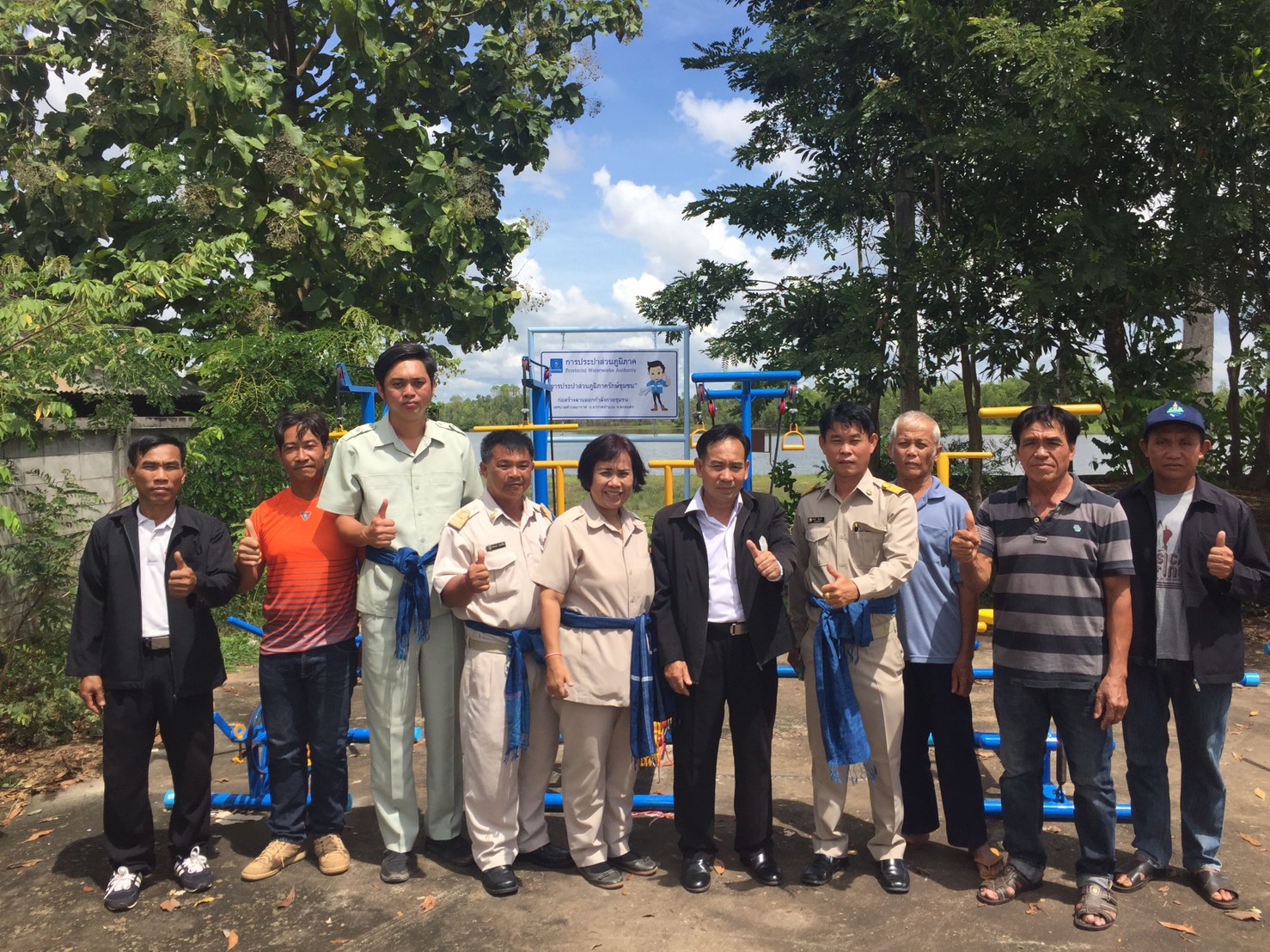 กปภ.สาขาศรีสงคราม มอบลานออกกำลังกาย ในโครงการ กปภ.รักษ์ชุมชน ประจำปีงบประมาณ ๒๕๖๐