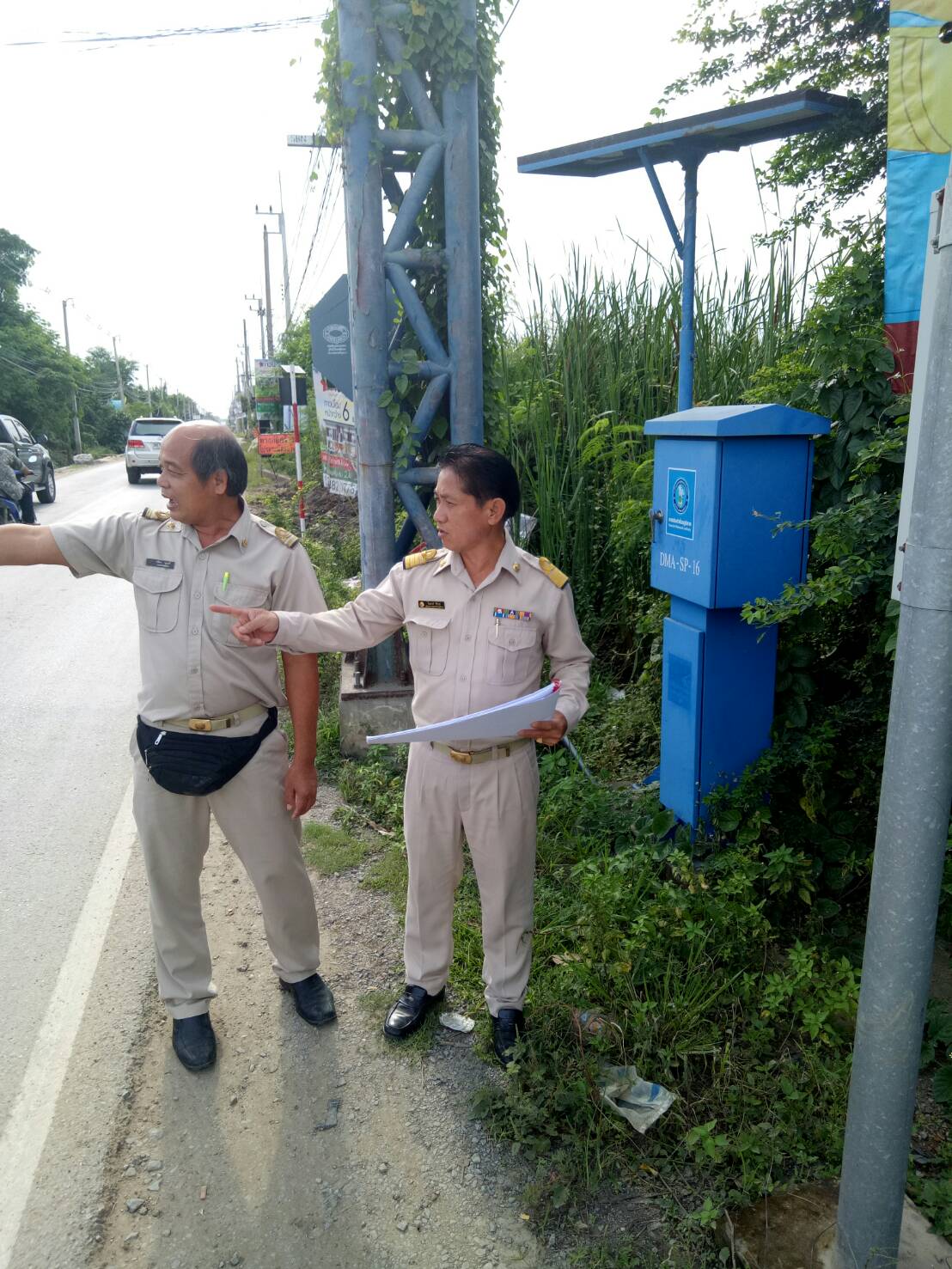 ผจก.กปภ.สาขาสามพรานนำทีมลงพื้นที่ตรวจสอบตู้ DMA