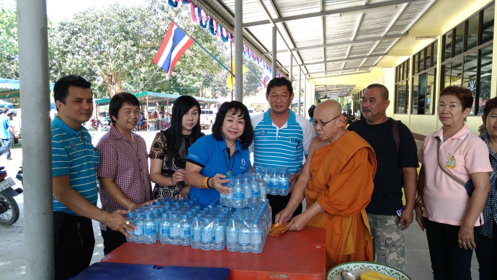 กปภ.สาขาขลุง มอบน้ำดื่มตราสัญลักษณ์บรรจุขวด
