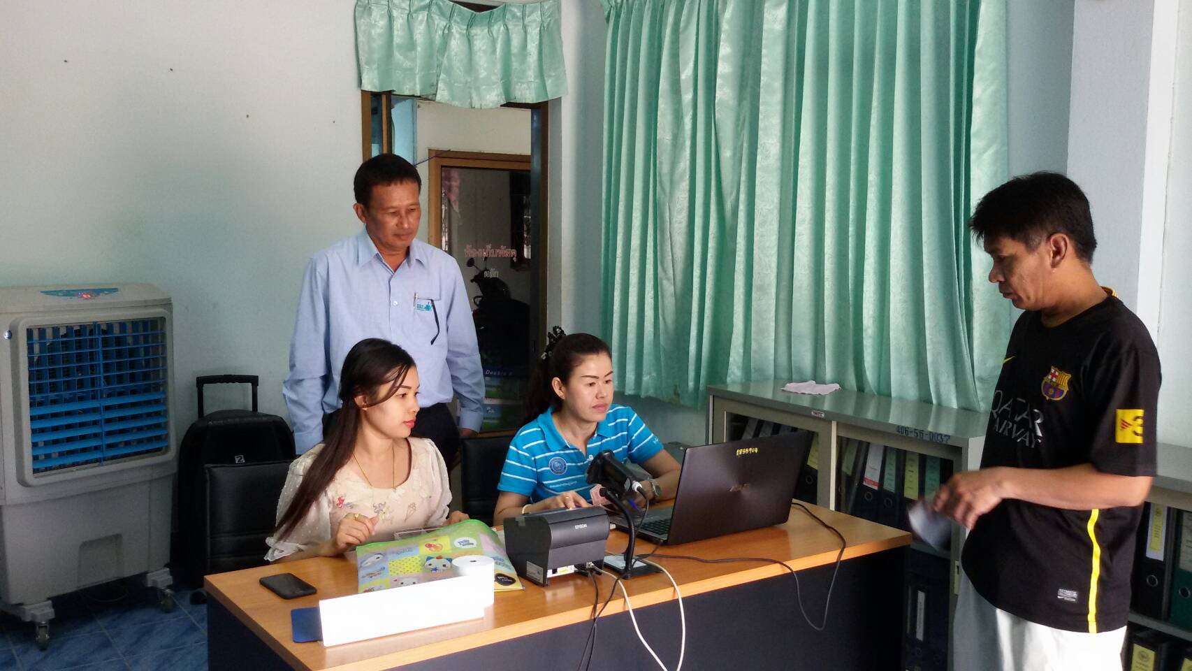 กปภ.สาขาด่านช้างมอบหมายงานอำนวยการออกรับชำระค่าน้ำนอกสถานที่