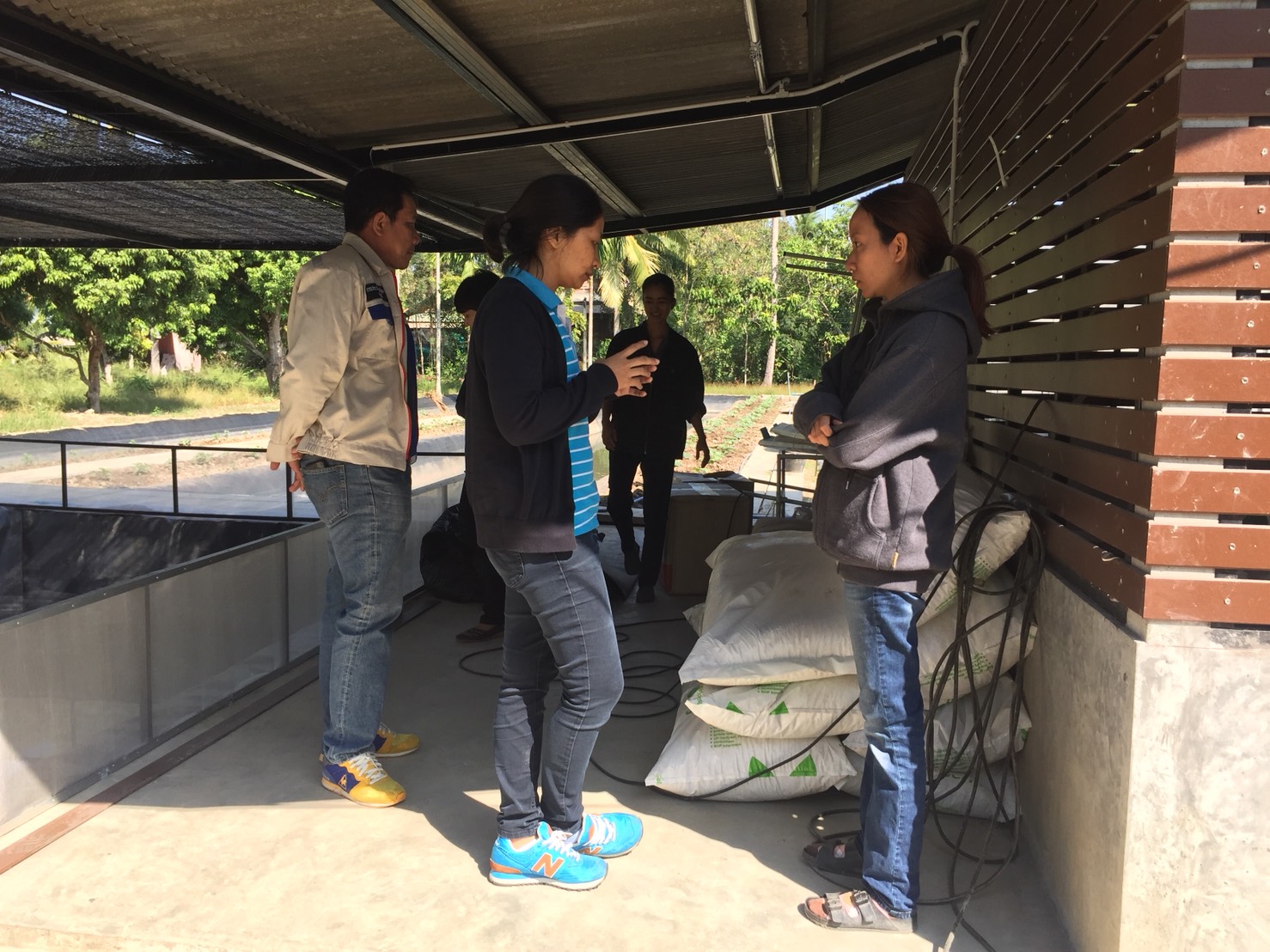 กปภ.สาขาสมุทรสงคราม ร่วมกับ กปภ.ข.3  ลงพื้นที่ตรวจสอบและให้คำแนะนำเกี่ยวกับคุณภาพน้ำประปา