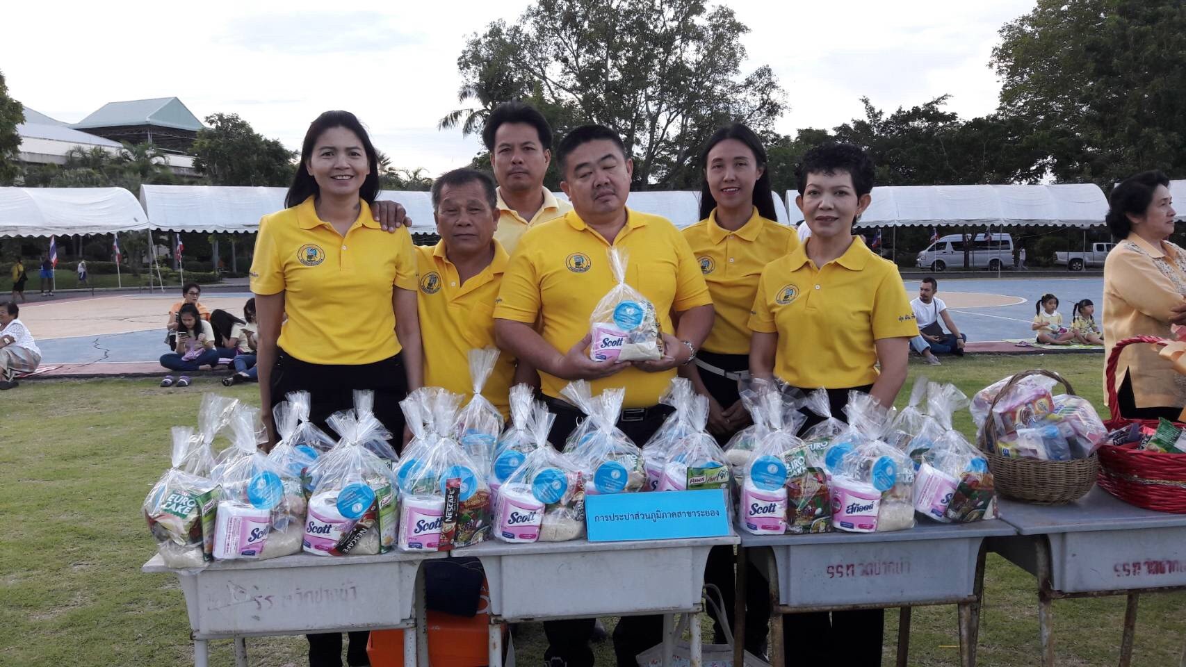 กปภ.สาขาระยอง ร่วมพิธีทำบุญตักบาตรข้าวสารอาหารแห้ง ถวายพระราชกุศลพระบาทสมเด็จพระปรมินทรมหาภูมิพล อดุลยเดช บรมนาถบพิตร เนื่องในวันคล้ายวันเฉลิมพระชนมพรรษา ร.9 และวันพ่อแห่งชาติ