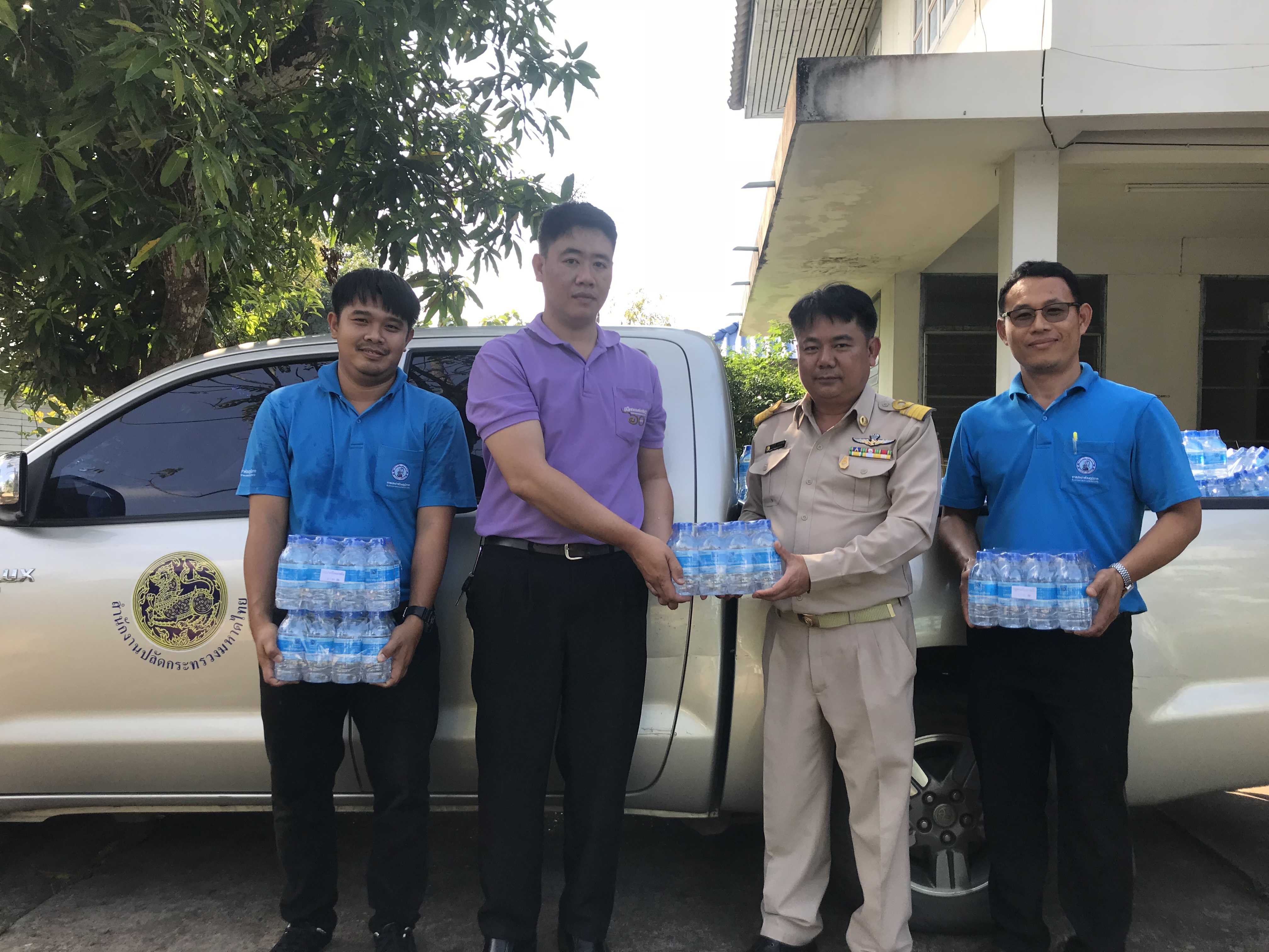 กปภ.สาขาแพร่ มอบน้ำดื่มบรรจุขวดให้สำนักงานจังหวัดแพร่