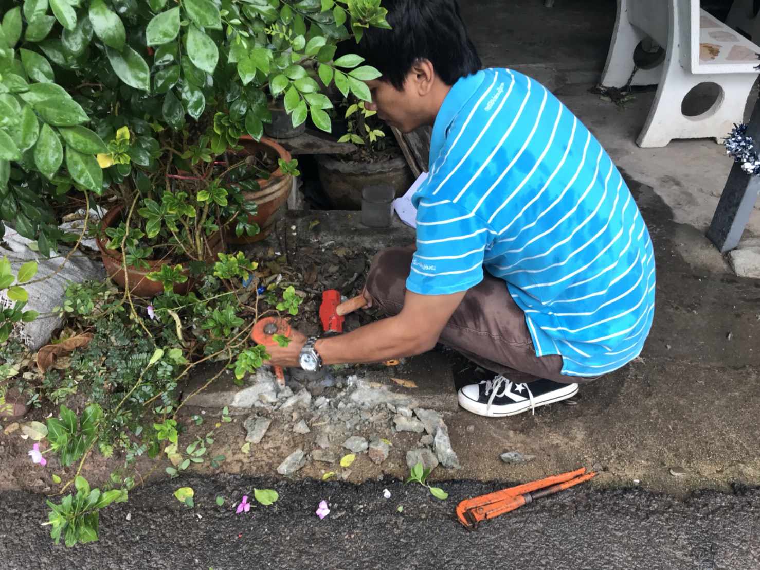 กปภ.สาขาสมุทรสงคราม  เปลี่ยนมาตรตาย ตามแผนปฏิบัติการควบคุม/ลดน้ำสูญเสีย ประจำเดือน มกราคม 2561