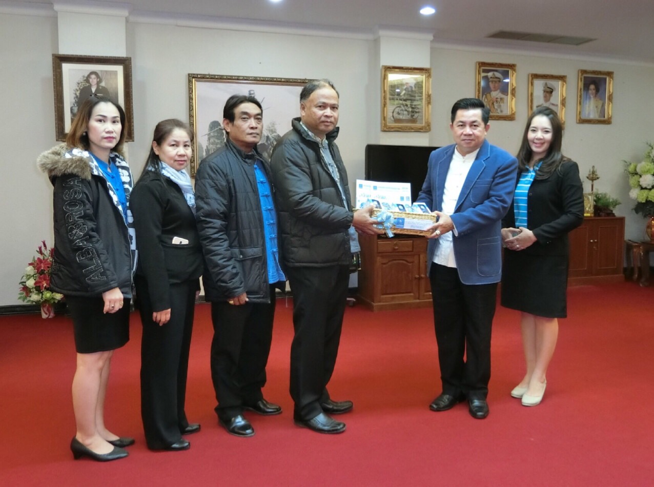 การประปาส่วนภูมิภาคสาขาพะเยา เข้ามอบของที่ระลึกของการประปาส่วนภูมิภาค สวัสดีปีใหม่ 2561 แด่ผู้ว่าราชการจังหวัดพะเยา