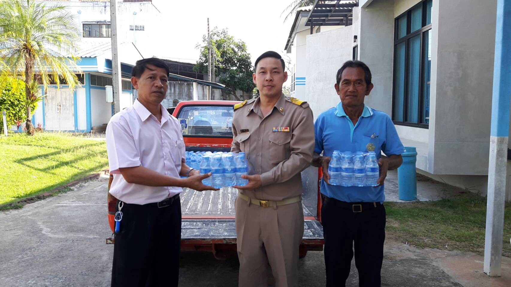 กปภ.สาขากำแพงเพชร สนับสนุนน้ำดื่มบรรจุขวดตราสัญลักษณ์ กปภ. ในกิจกรรมการป้องกันและแก้ไขปัญหาไฟป่า และหมอกควัน ปี 2561